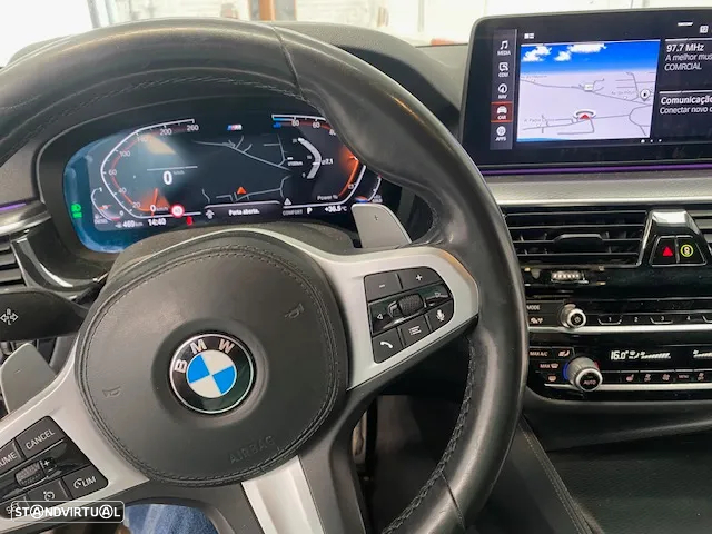 BMW 520 d Pack 50 anos M Auto - 8