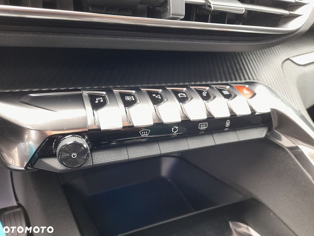 Peugeot 3008 1.5 BlueHDi Active S&S EAT8 - 17
