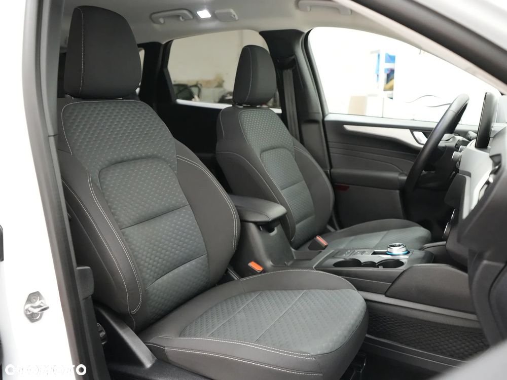 Ford Kuga - 37