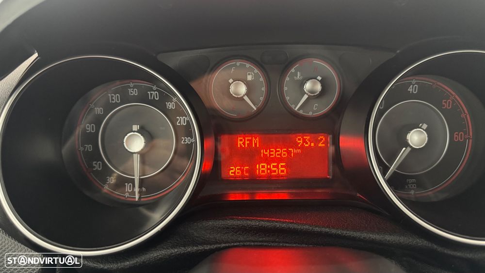 Fiat Punto 1.3 M-Jet Lounge S&S - 18