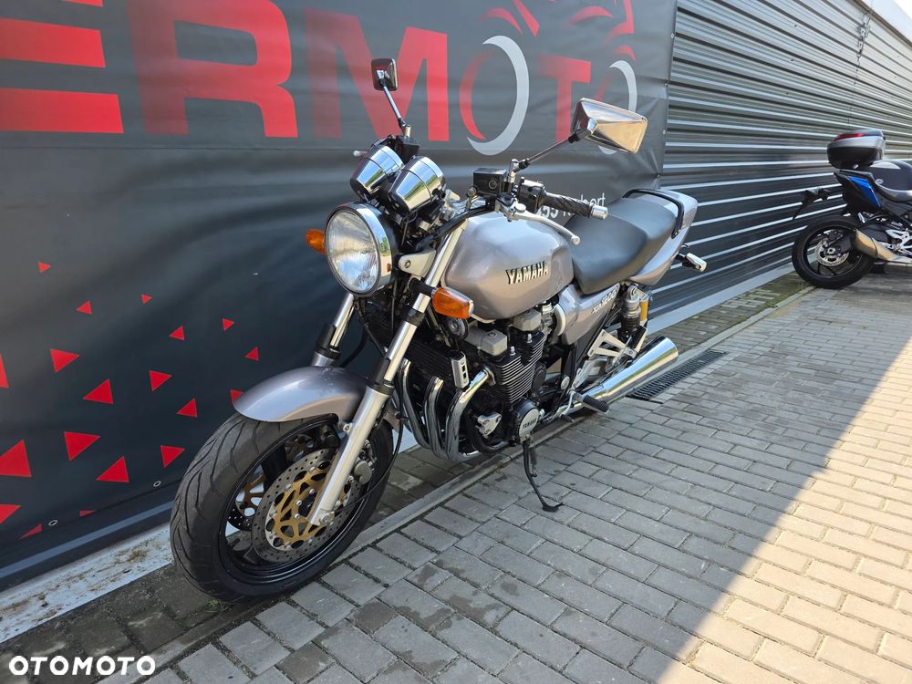 Yamaha XJR - 30