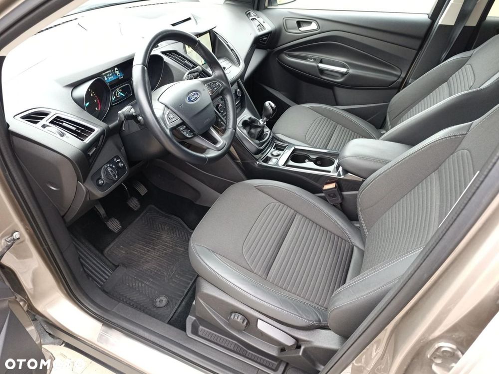 Ford Kuga - 10