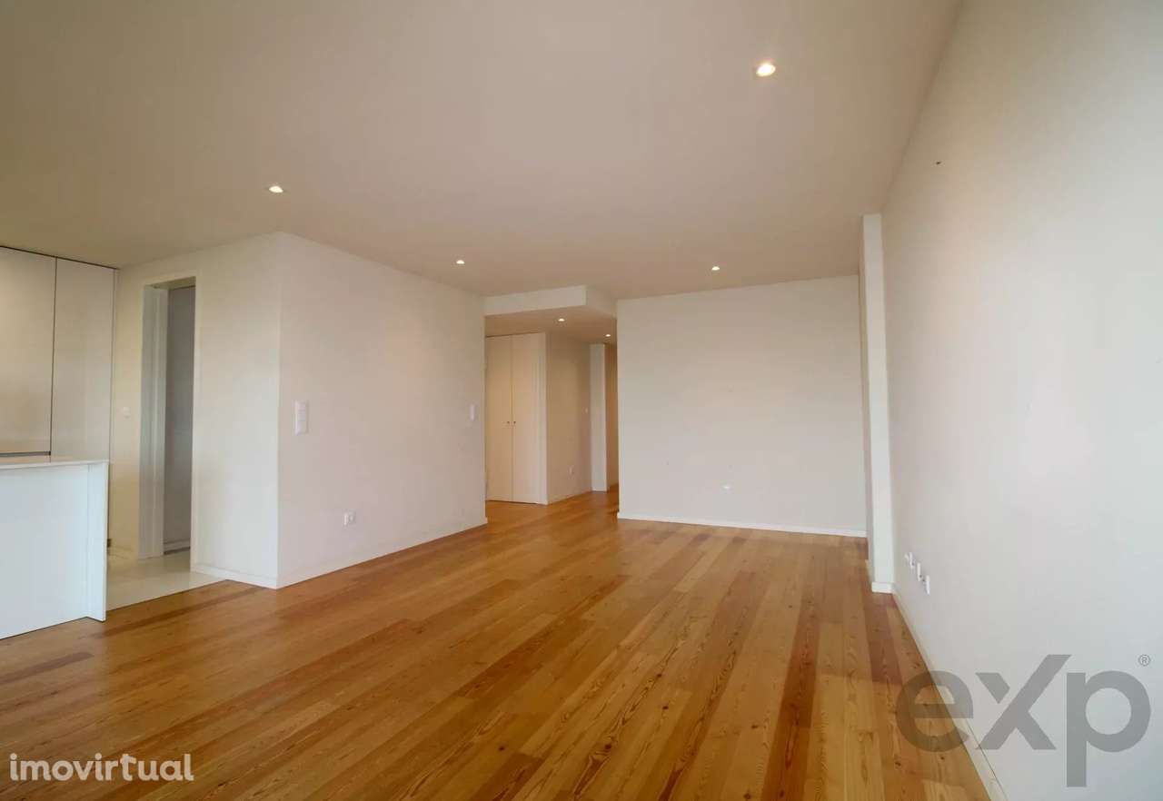 Apartamento T2 no Empreendimento Plaza Dom Henrique – Design Moderno e - Grande imagem: 4/60