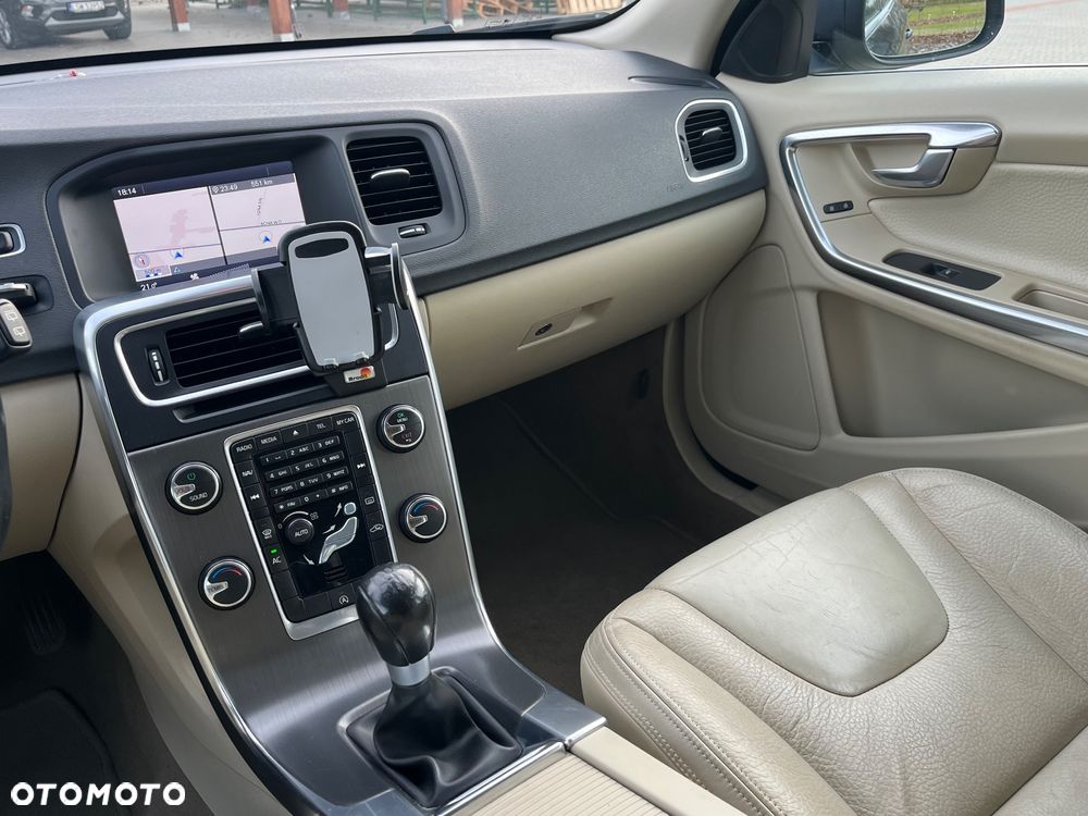 Volvo V60 D3 Momentum - 6
