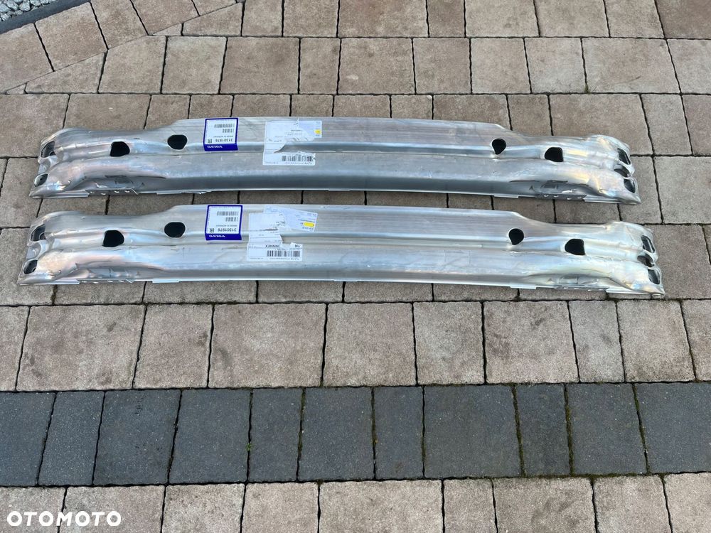 Volvo V40 OE 31301976 wzmocnienie zderzaka przedniego