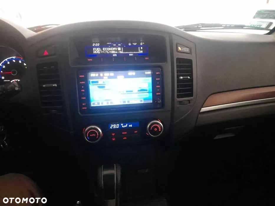 Mitsubishi Pajero - 11