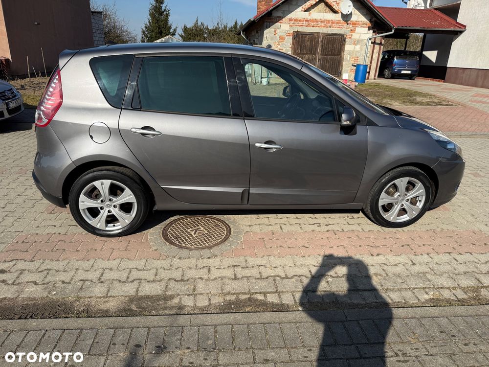 Renault Scenic 2.0 16V 140 CVT Dynamique - 9