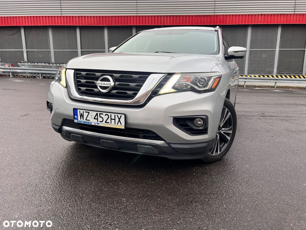 Nissan Pathfinder - 2