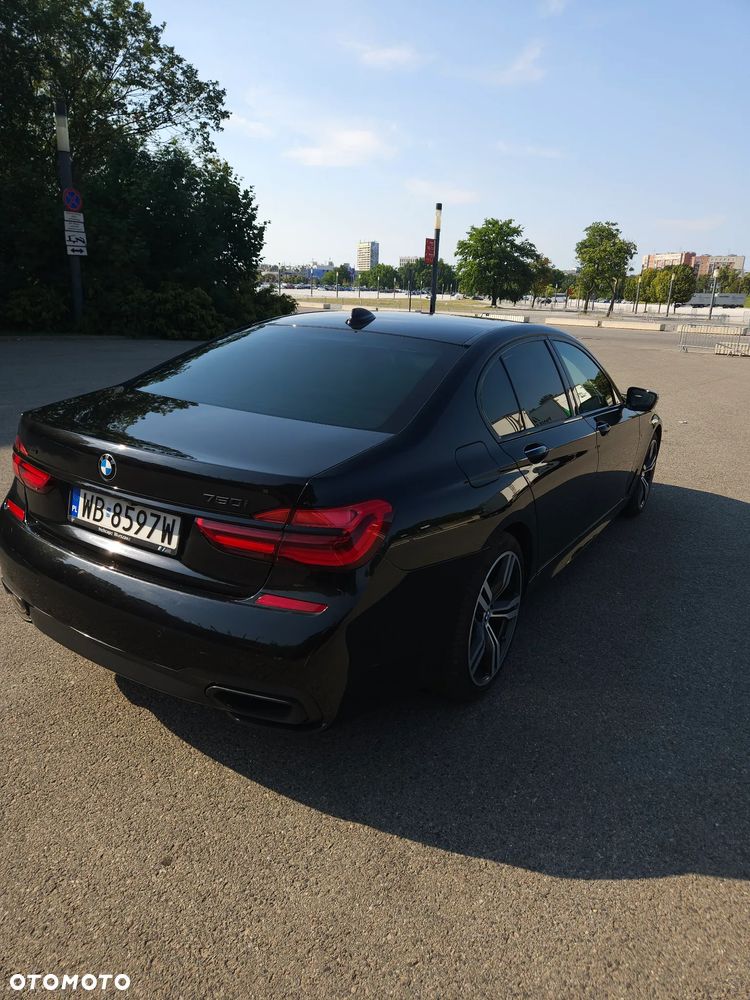 BMW Seria 7 750i xDrive - 37