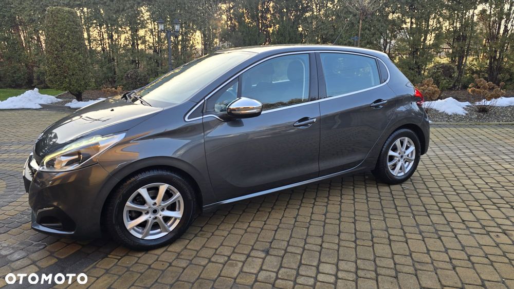 Peugeot 208 1.2 PureTech GPF Signature S&S - 16