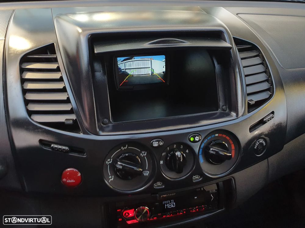 Mitsubishi L200 2.5 DI-D CD Invite AC CC 4WD - 10