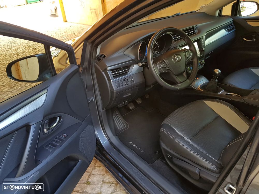 Toyota Avensis Touring Sports 2.0 D-4D Exclusive - 11