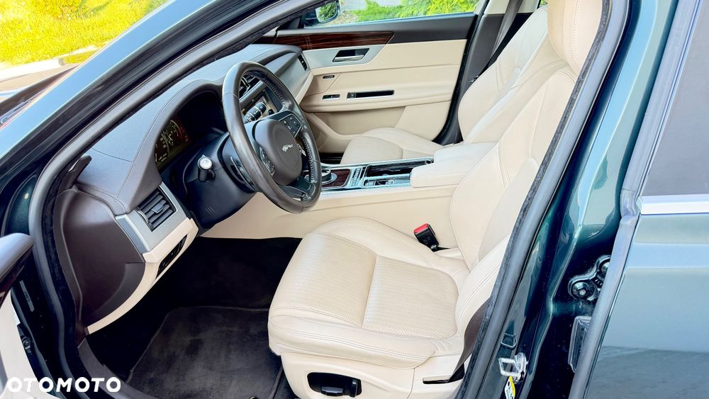 Jaguar XF 35t AWD Prestige - 23
