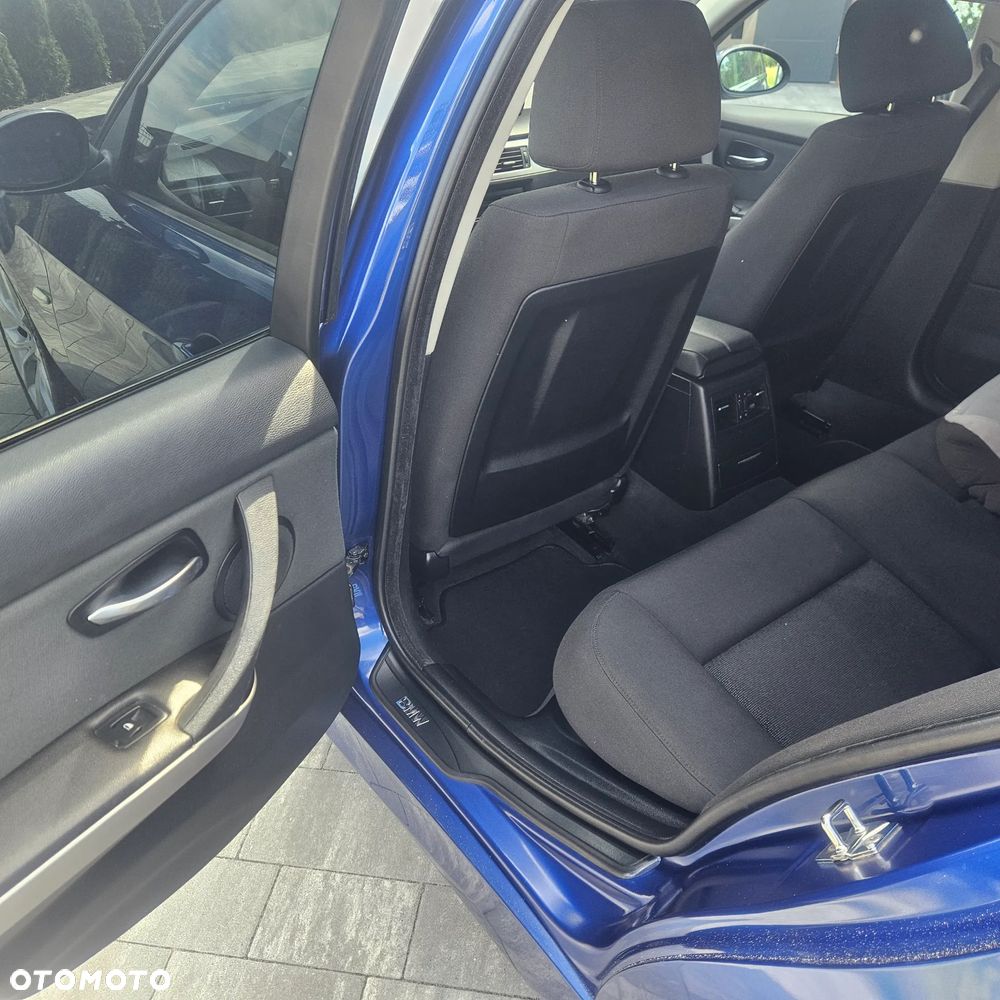 BMW Seria 3 320i - 12