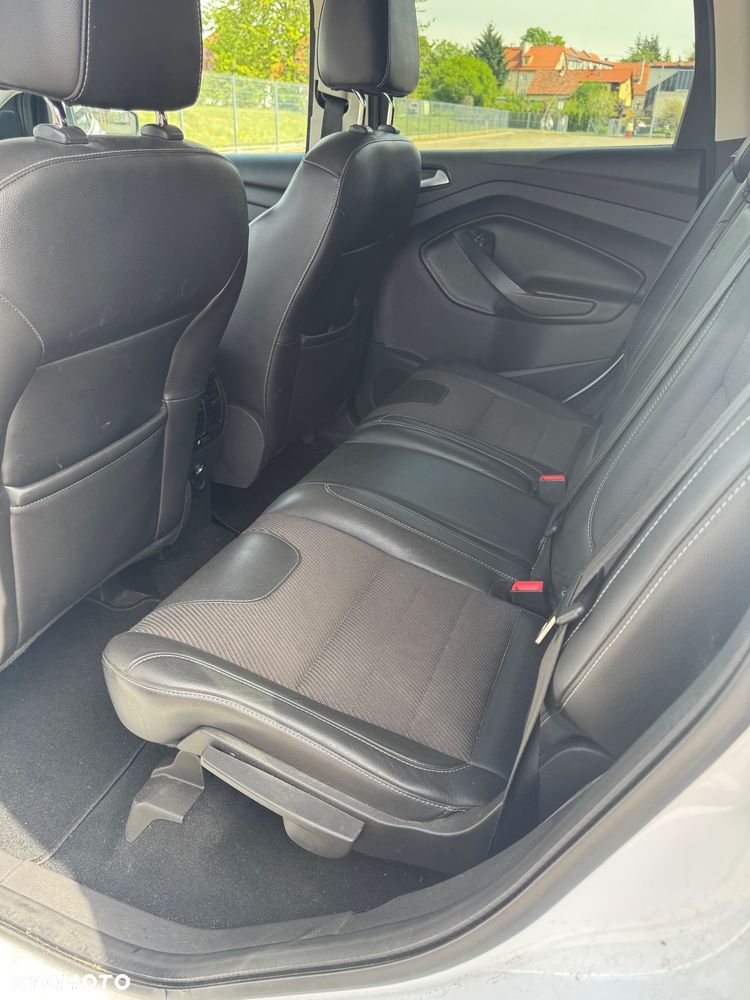 Ford Kuga 2.0 TDCi 2x4 Titanium - 12