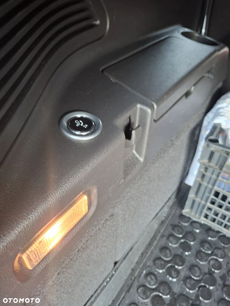 Ford Grand C-MAX - 11