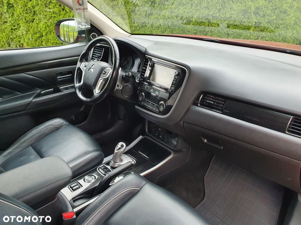 Mitsubishi Outlander PHEV Instyle NAVI + - 16