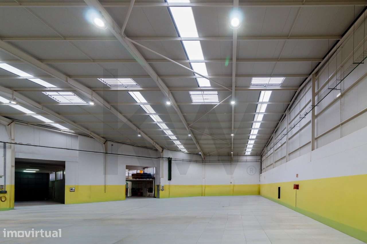Magnifico, Armazém com LU para industria com 1275m2  P. de Brandão, St - Grande imagem: 3/10