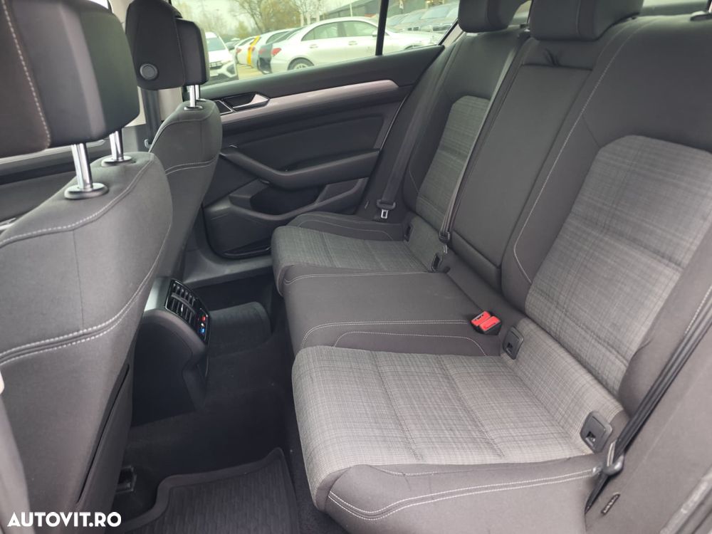 Volkswagen Passat - 11