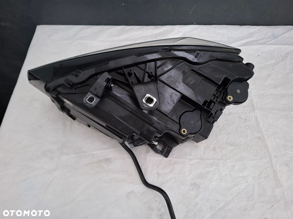 AUDI Q2 LAMPA PRRAWY PRZÓD - 4