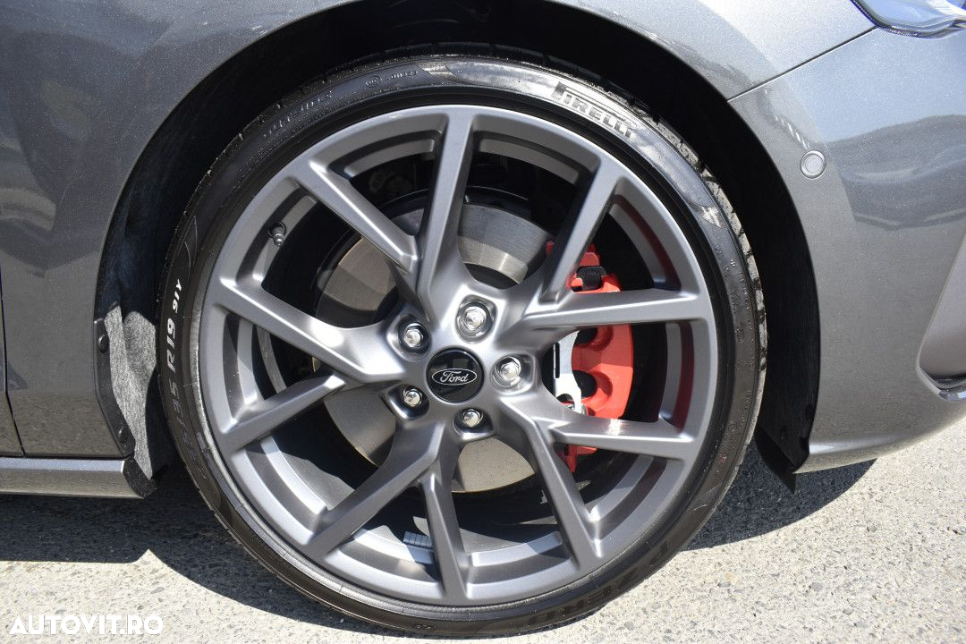 Ford Focus - 24