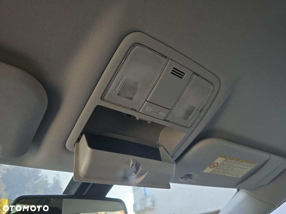 Toyota Avensis 2.0 D-4D Sol - 18