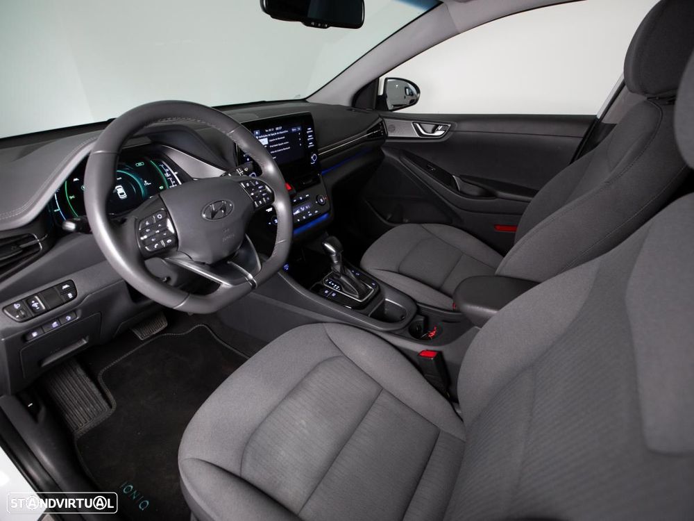 Hyundai Ioniq - 7