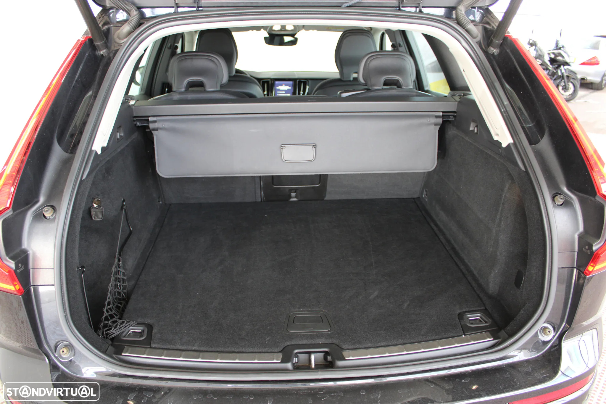 Volvo XC 60 2.0 B4 Momentum Plus - 8