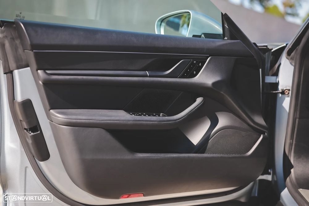 Porsche Taycan 4S - 15