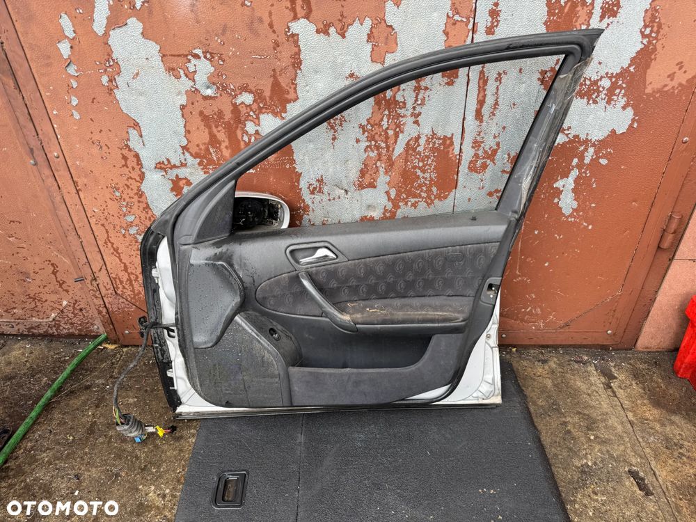 Drzwi prawe Mercedes C-Klasa W203 przód OE - 4