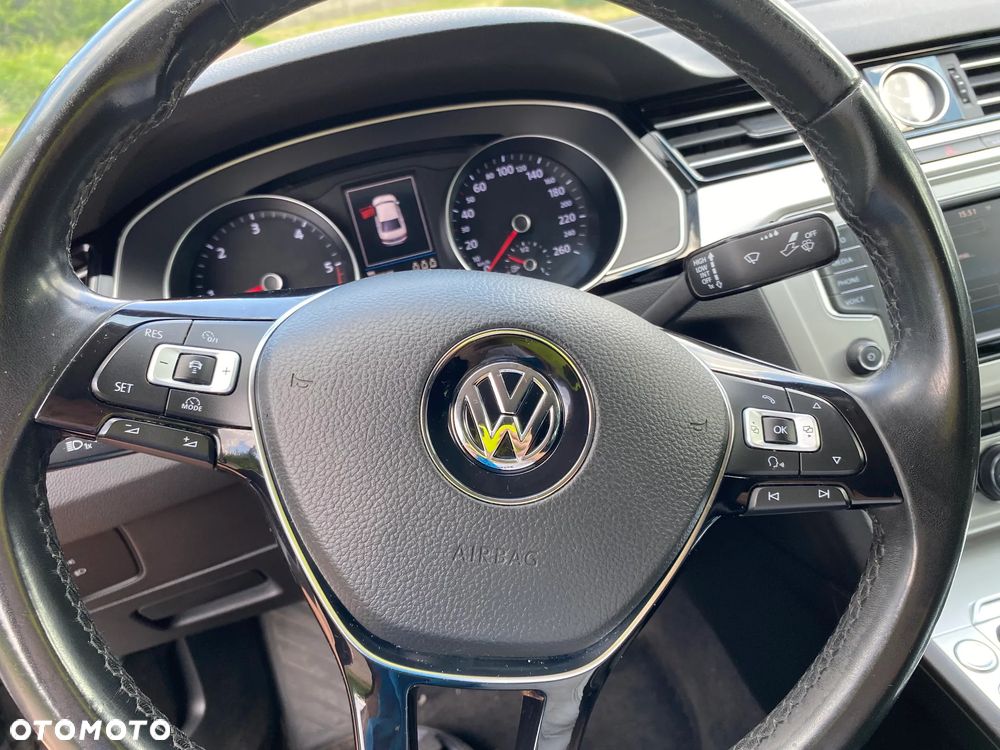 Volkswagen Passat - 14