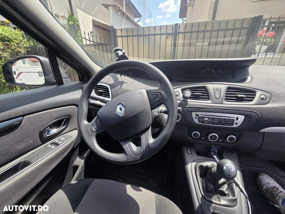 Renault Scenic 1.5 dCi Privilege - 9