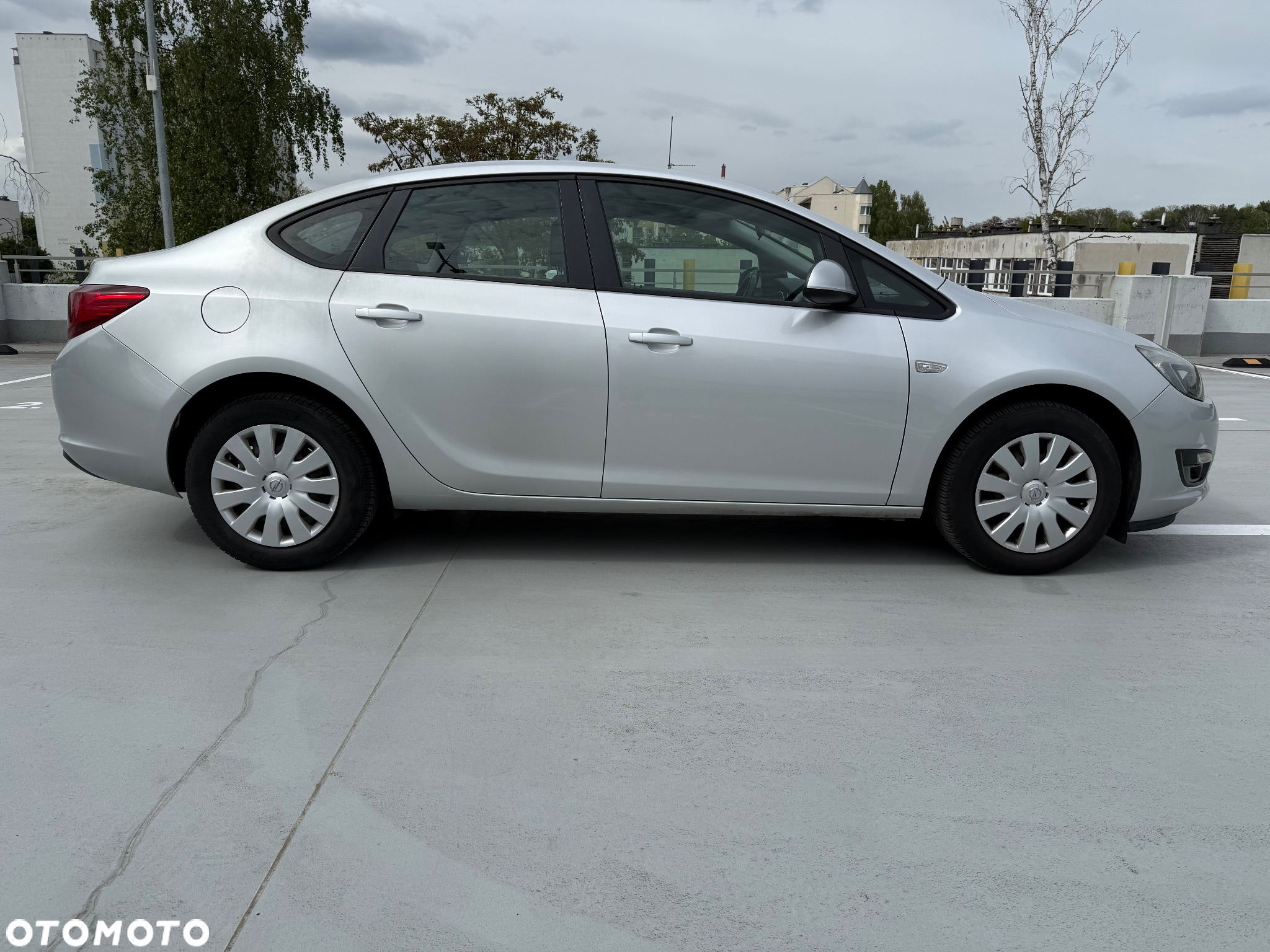 Opel Astra IV 1.6 Essentia - 11