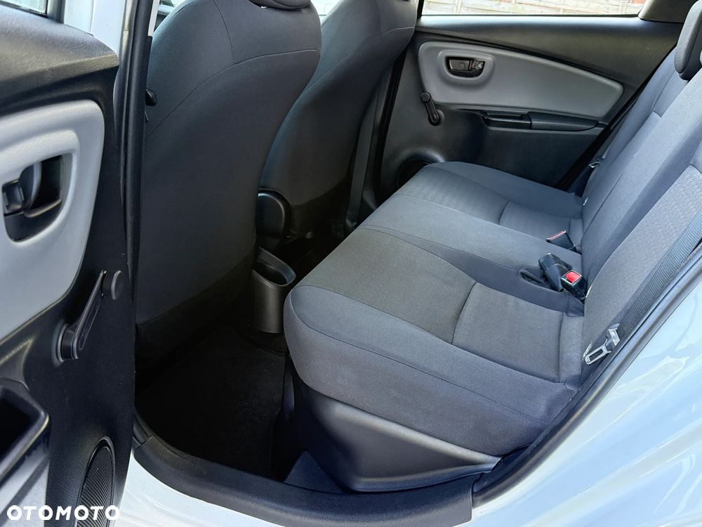 Toyota Yaris Hybrid 100 Active - 19