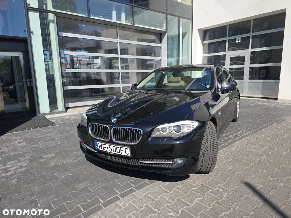 BMW Seria 5 525d xDrive - 2