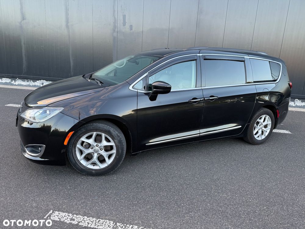 Chrysler Pacifica - 9