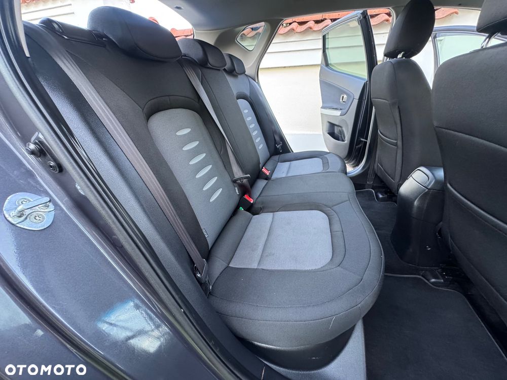 Kia Ceed - 24