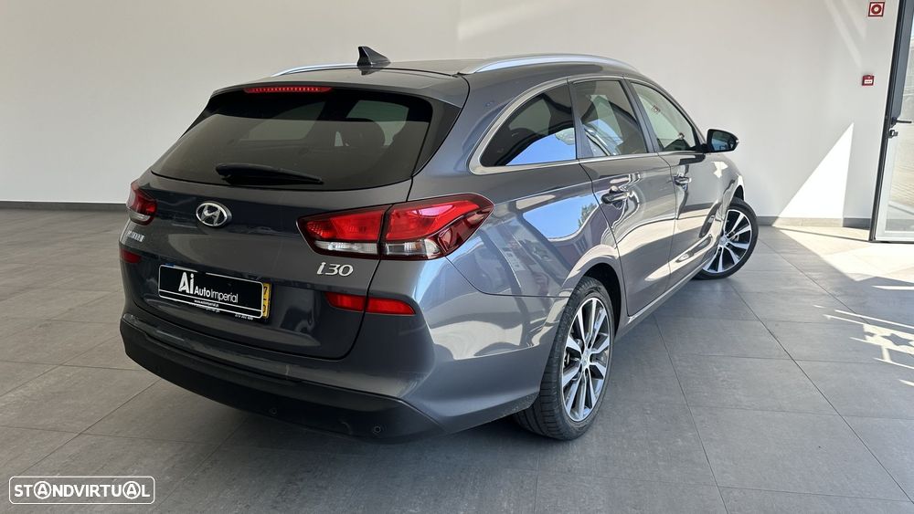 Hyundai i30 SW 1.6 CRDi Blue Comfort Auto AC+J17 - 2