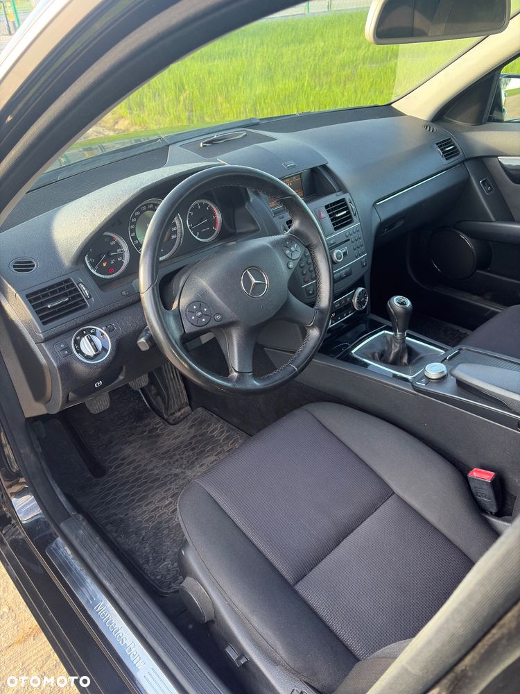 Mercedes-Benz Klasa C 220 CDI BlueEff Avantgarde - 12