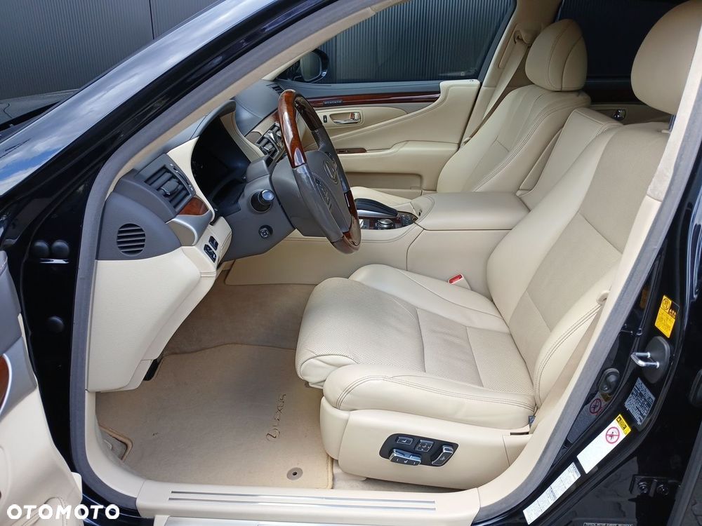 Lexus LS - 13