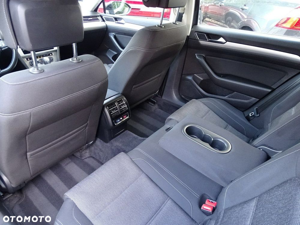 Volkswagen Passat - 17