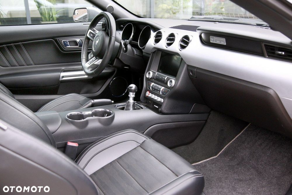 Ford Mustang - 12