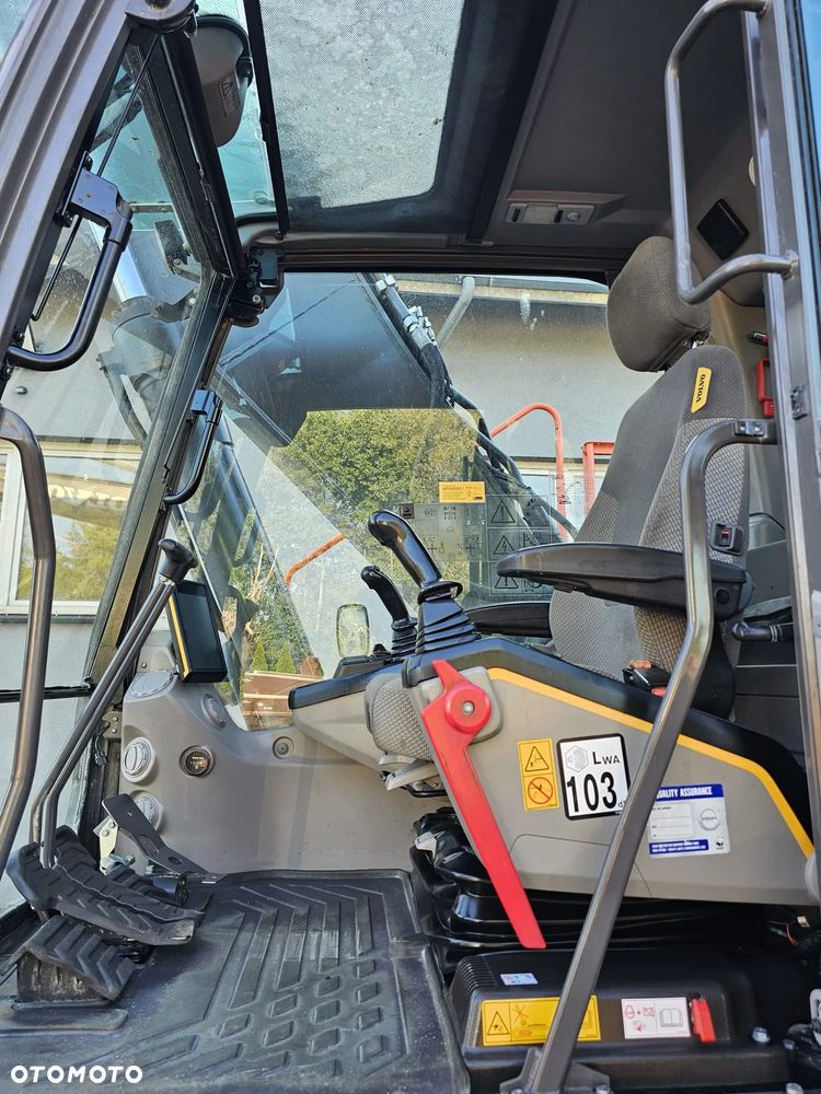 Volvo EC250 EL - 9