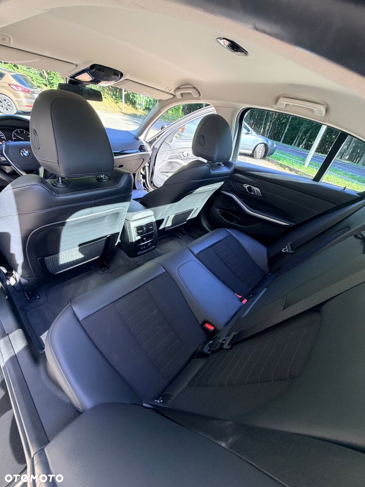 BMW Seria 3 320d Sport Line - 7