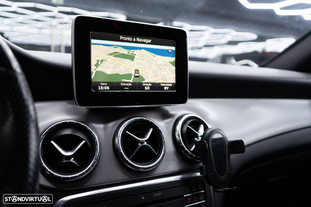 Mercedes-Benz CLA 180 d Shooting Brake AMG Line Aut. - 32