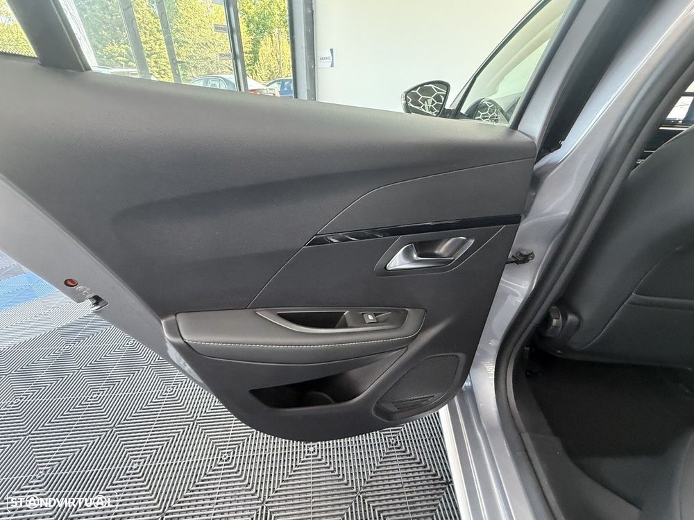 Peugeot 208 1.2 PureTech Allure Pack - 17