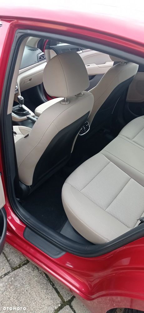 Hyundai Elantra 1.6 Comfort - 17
