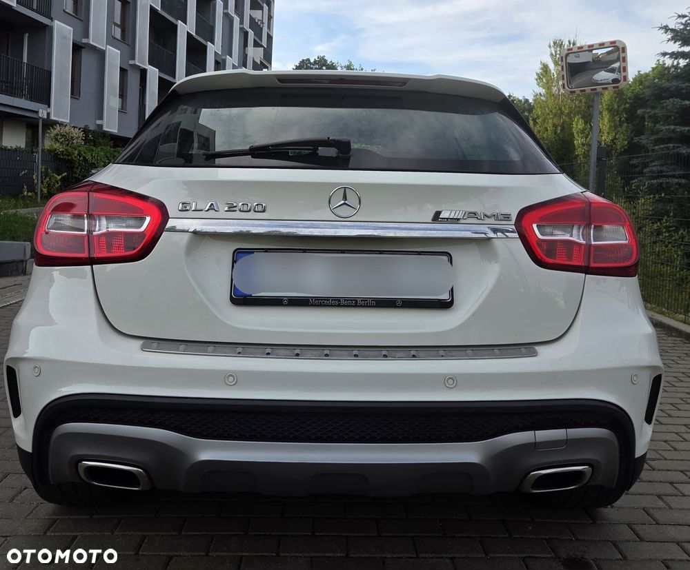 Mercedes-Benz GLA - 4