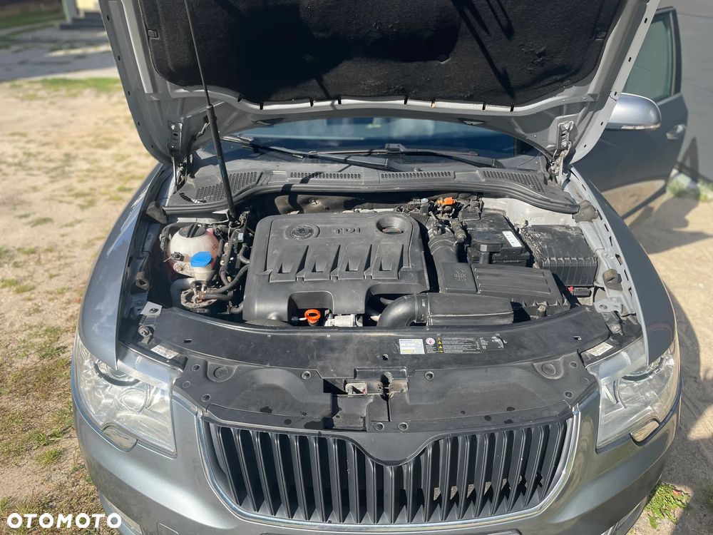 Skoda Superb 2.0 TDI Family DSG - 20
