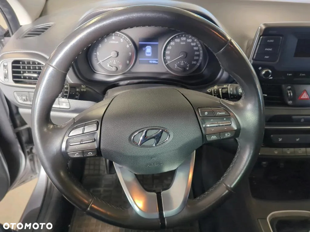 Hyundai i30 1.5 DPI Classic + - 10